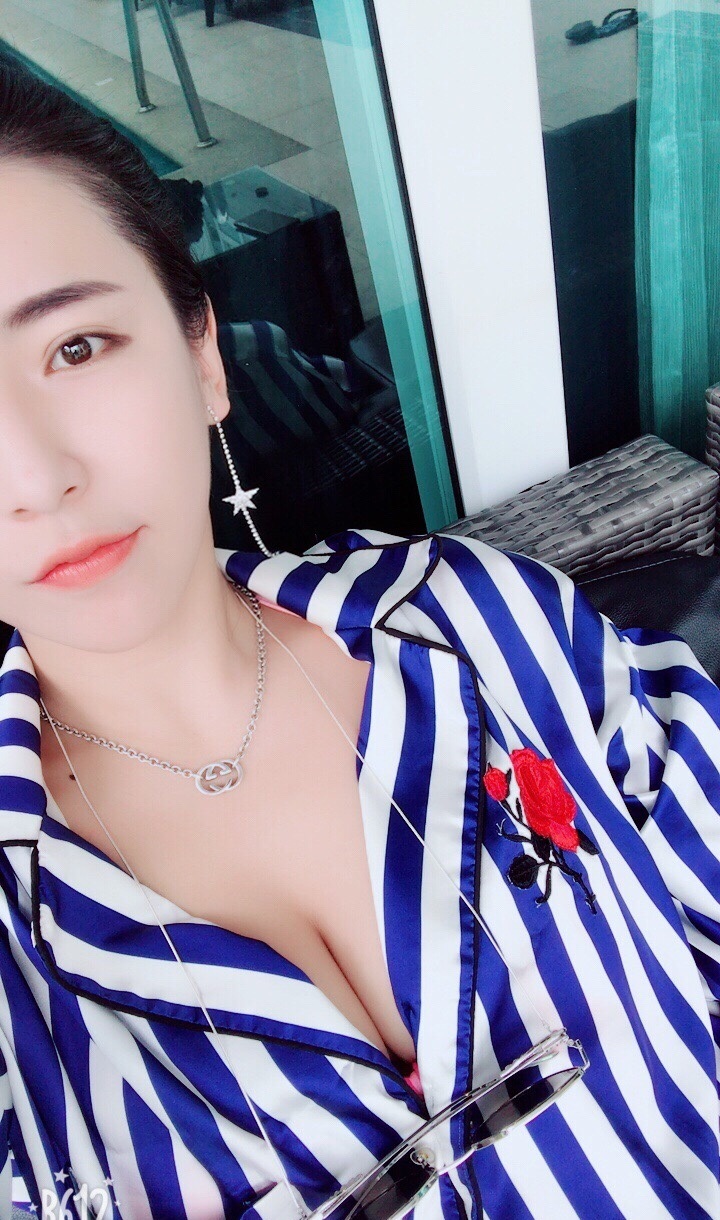 品味D级视觉冲击身材棒棒的胖鱼